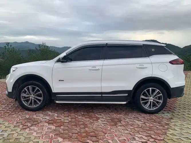 吉利博越 1.8t 高配 1.8l 白色