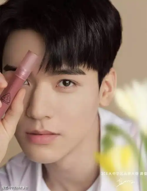 男明星代言美妆依然盛行