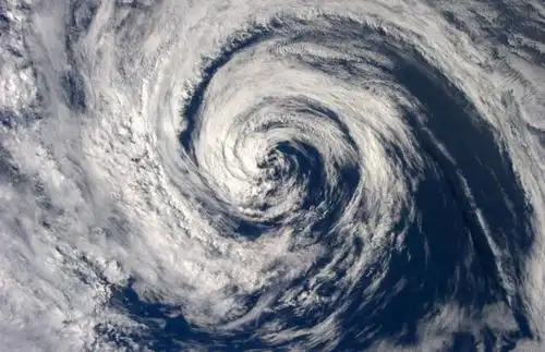 国际空间站宇航员工作之余拍摄美丽地球