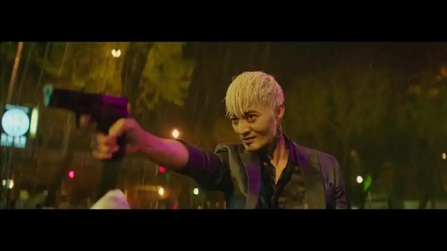 角头2古斌饰演的白毛坏坏的自恋嚣张猖狂十分深植人心