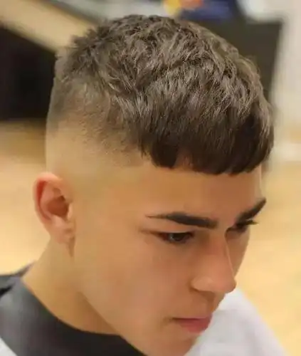 发质偏硬的男生这几种发型帅到没朋友