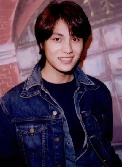 歌手陈坤个人资料简介图片大全集 陈坤演员早年照片 - 歌词译