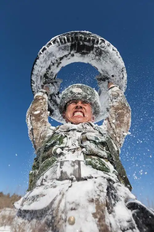 黑河某部官兵在严寒下训练的场景
