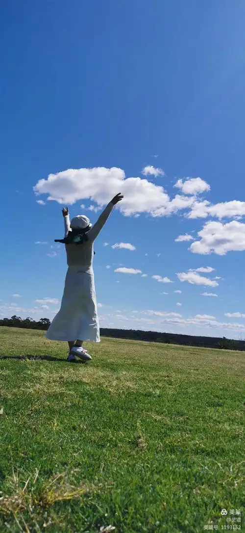 天空,万里无云时天空,清风云淡时天空,抬头仰望时天空,措手可及白云时