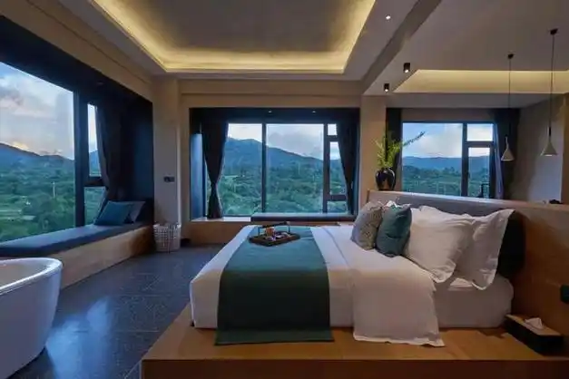 露台听风,泡澡观星,了无闲事挂心头/270°全山景房直面深圳第二高山