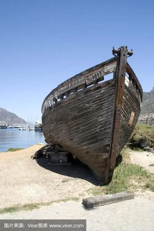 废弃的木船