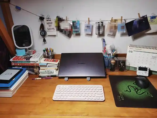 8.18 家里蹲一年的大学生书桌