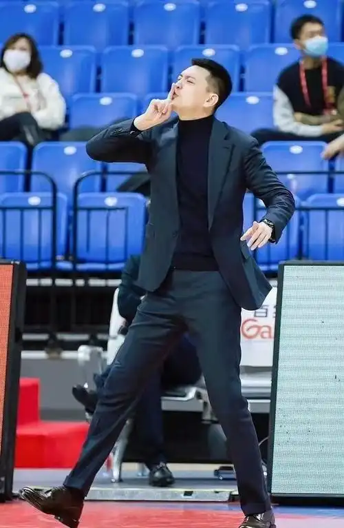 在辽宁男篮与北京男篮大战之后的12月28日下午,cba官方正式对杨鸣开出