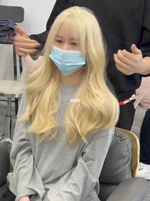 女团发色白金色