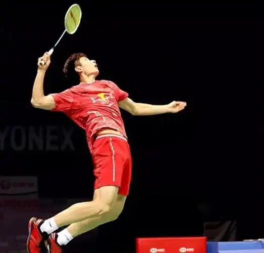 羽毛球高吊杀一致性想变好,挥拍训练很重要