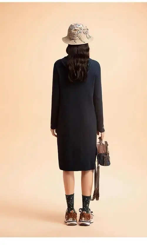 渔牌正品剪标 绣花连帽针织连衣裙女 吊牌1876元 ​