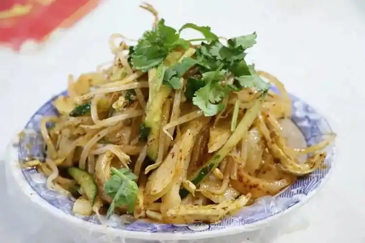 舌尖上的宿迁宿迁擀面皮最正宗的做法一看就会赶紧试试吧