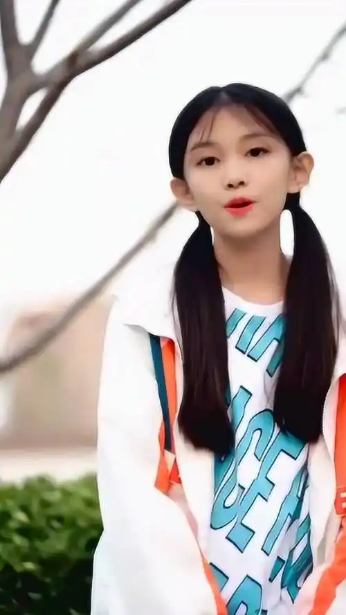 童模宋小睿每次唱歌都那么认真,不用声卡都这么好听,不愧是才女