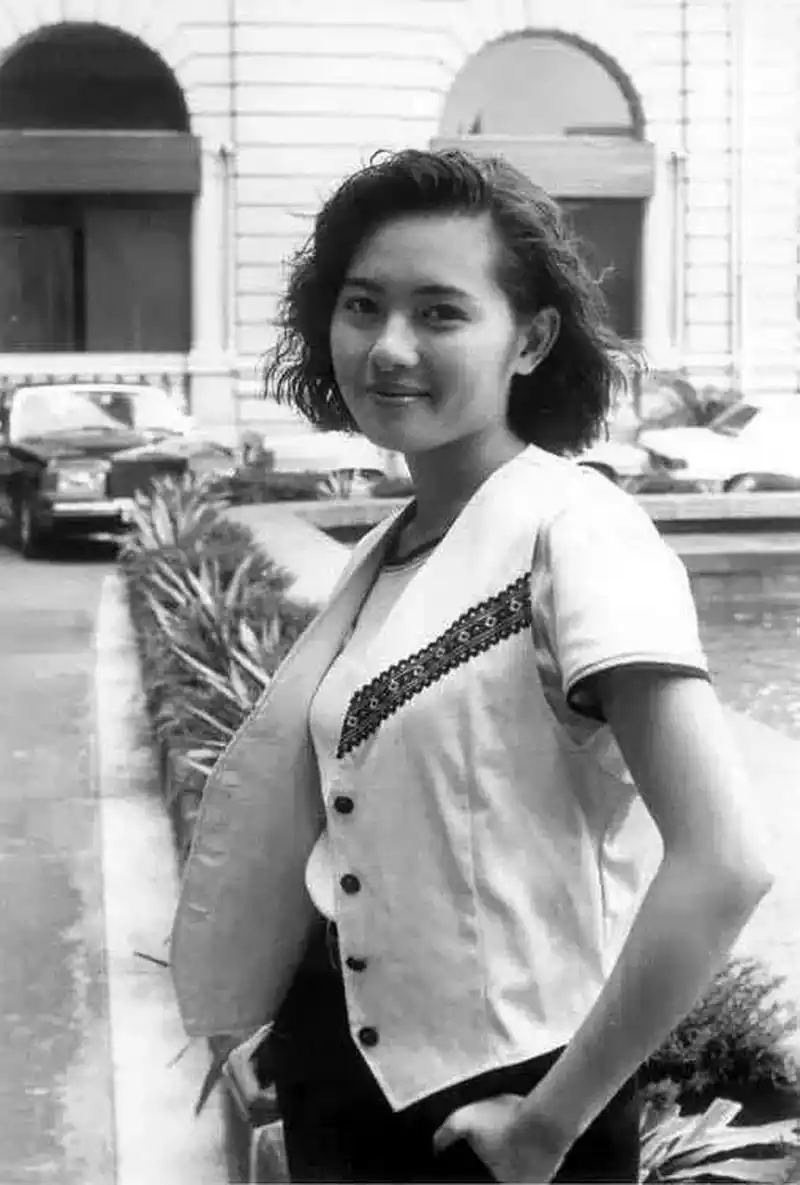 明星老照片:李丽珍的年代感黑白照. #港台明星记忆# #养眼美女