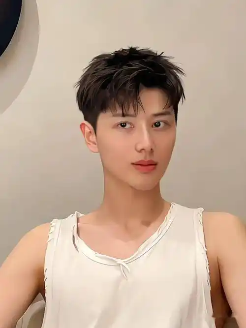 2023秋季精选男士发型40款_短发_个性_时尚