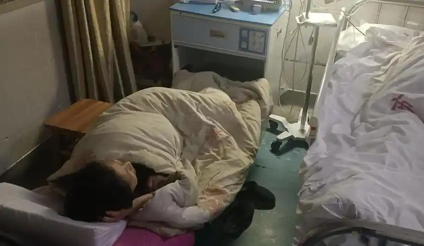 共享陪护床项目是近年来的共享经济的新产物,它的出现给医院和陪护