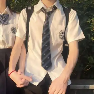 祁安辞独一无二jk制服快手情侣部位头像想你的时候月亮都是温柔的