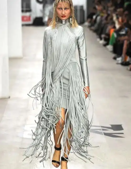 超现实主义女性——毕业于rca的女装设计师colin horgan.