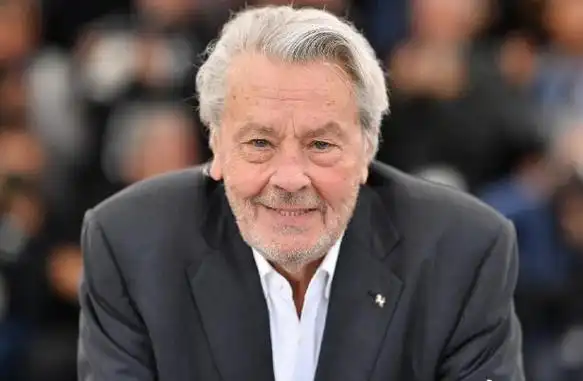 他就是法国传奇影星阿兰·德龙,曾被誉为全球最帅的男人之一.