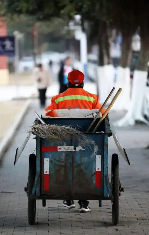 五一坚守岗位的劳动者您最美