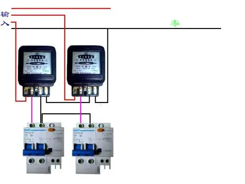 两个智能电表下各有一个漏保,电表接入不同相位的电源,其中一个漏保