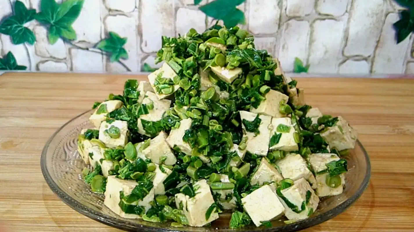 香椿拌豆腐这样做最好吃,做法简单又美味,吃一次想一年