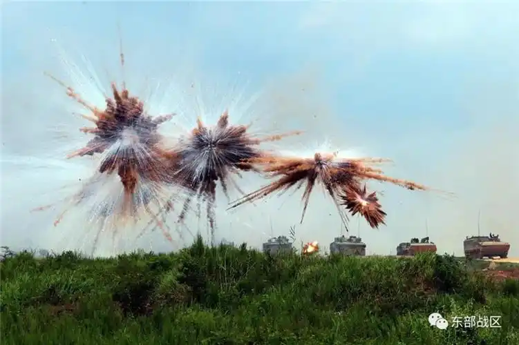 第72集团军某旅开展烟幕弹实弹射击训练锤炼部队防护伪装能力