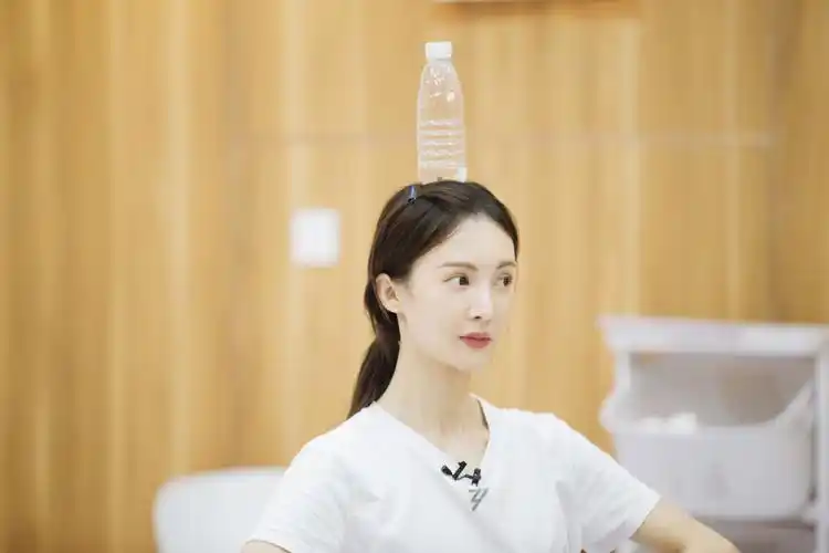 分享一组乘风破浪的姐姐图片给大家,图中的明星图片壁纸会点缀你的