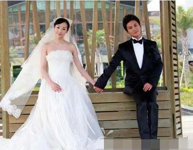 韩雪的老公万山个人简历强大的背景难道是老公给的