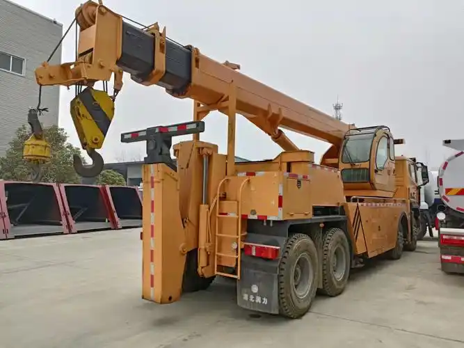 30吨重汽360度旋转汽车吊价格厂家配置重型救援拖车功能