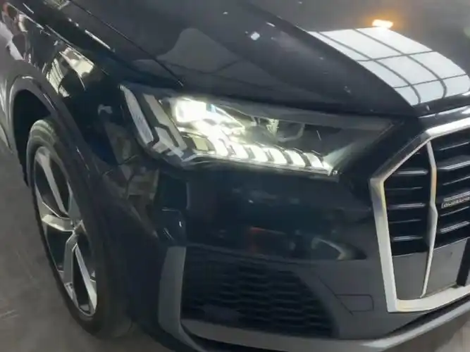 22款奥迪q7升级矩阵激光大灯