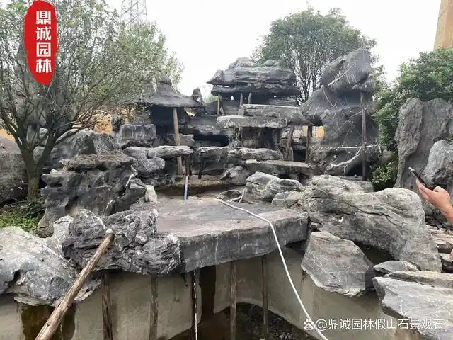 太湖石与英德石有什么区别吗?庭院假山堆砌用什么石材好?