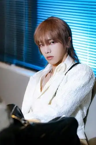 华晨宇新发色绝美亮相,人美声美,天下大同!