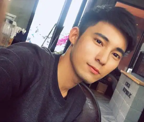 清瘦帅哥真实帅哥图片 黑色短发帅哥照片(5)