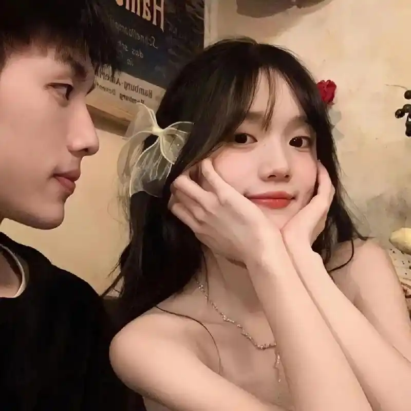 双人超甜超宠溺真人情侣头像