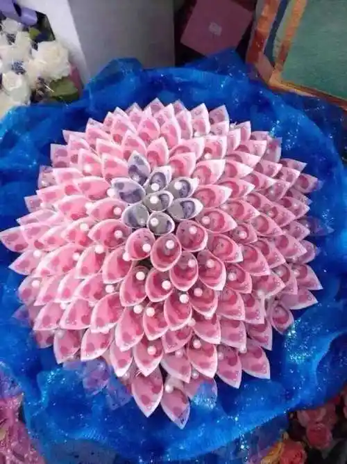 钞票花束怎么做,如何用钱做花束?