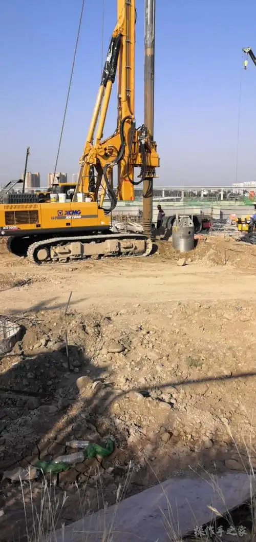 招聘旋挖钻机操作手/司机12000元.