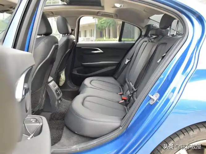 1,后排空间较小,在奥迪a3l加长轴距之后,宝马1系的后排空间表现相比