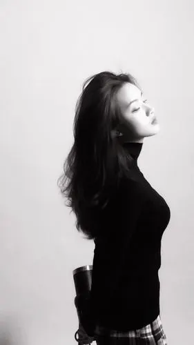 1月10日 15:57   关注   野洵 壁纸 背景图 性感女部 聊天背景 黑