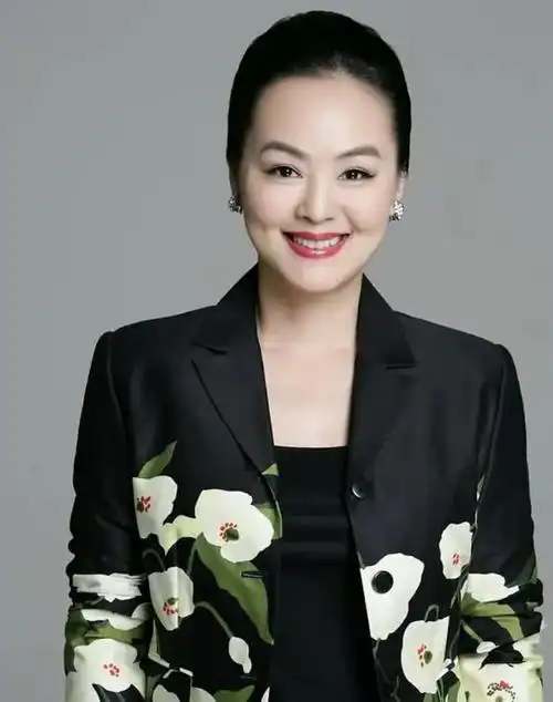 回顾央视主持人孙小梅曾经被万人追捧事业巅峰却隐退幕后