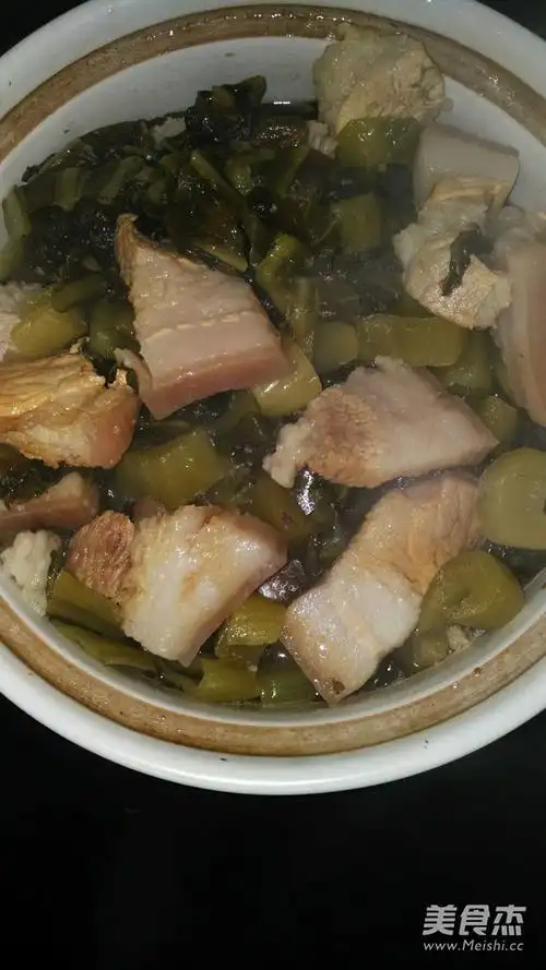 五花肉焖咸菜的做法