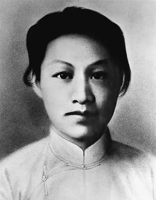 1935年,日军知道她身份后,眼睛发亮突然兽性大发,扒开她衣服