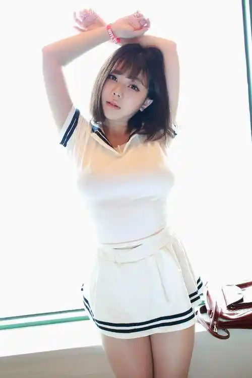 美女嫩模美胸刘飞儿白色制服诱惑美女福利写真高清图片大全写真 - 明