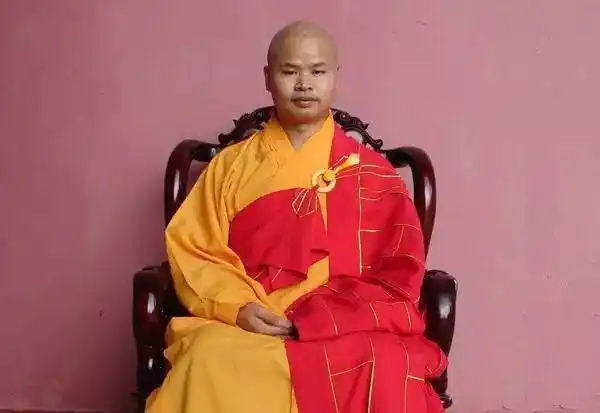 纯闻大和尚法相恭逢丙申新年元旦,亚旦良辰之际,大众云集天上云居大雄