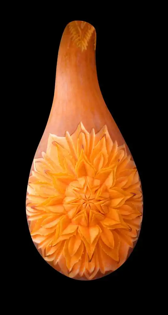 南瓜雕刻品,刻在黑色的背景上南瓜灯