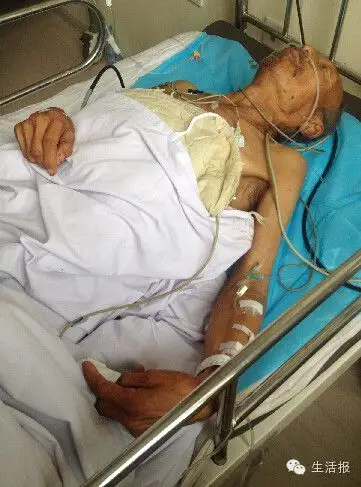 睾丸被割者口述:"他把我绑在床上 拿刀片就割掉了"