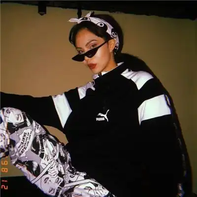 2020女生超拽霸气黑白头像精选再苦再累也要屁颠屁颠的过