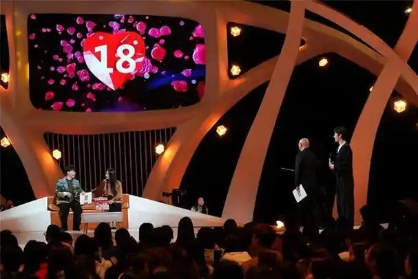 场上的另一位女嘉宾而来,但爆灯女生并不打算放弃,"我愿为你抛下所有"