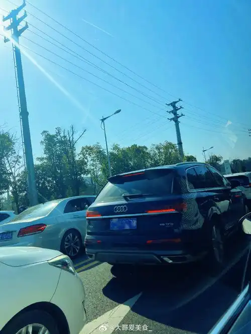 车窗外的新年#plog |人间烟火92处如果车穿会说话那它一定写满了