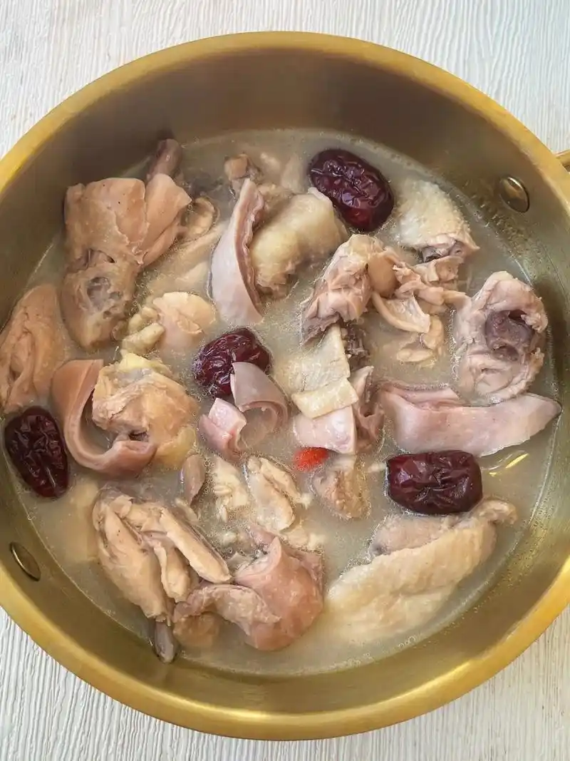 秋冬滋补养胃的胡椒猪肚鸡汤
